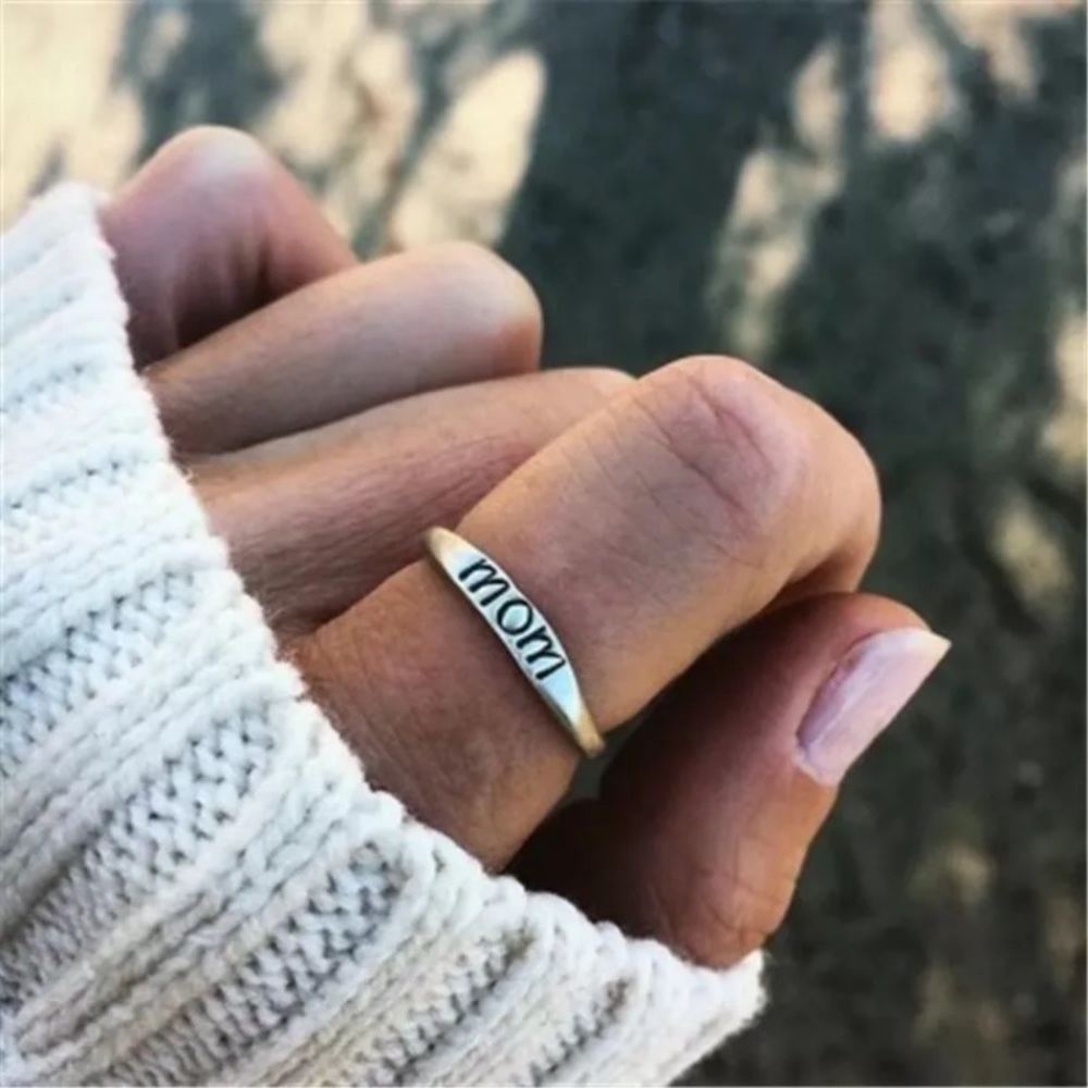 🥳Host Pick🥳  MOM Inscribed Silver Tone Band Ring